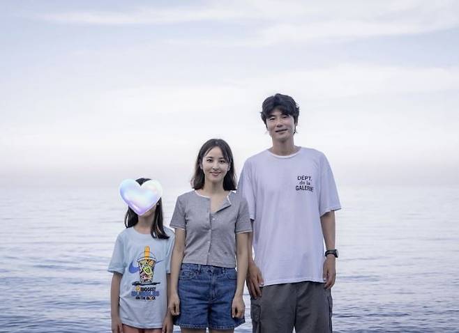 한혜진 기성용 시온 바닷가 가족사진
