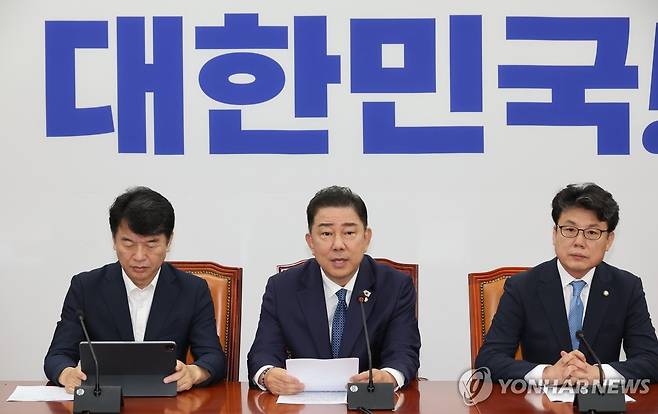 정책조정회의서 발언하는 김병기 당대표 직무대행 (서울=연합뉴스) 박동주 기자 = 더불어민주당 김병기 당대표 직무대행 겸 원내대표가 31일 서울 여의도 국회에서 열린 정책조정회의에서 발언하고 있다. 2025.7.31 pdj6635@yna.co.kr