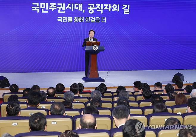 이재명 대통령 고위공직자 특강 (서울=연합뉴스) 한상균 기자 = 이재명 대통령이 31일 정부서울청사에서 열린 고위공직자 특강에서 발언하고 있다. 2025.7.31 xyz@yna.co.kr