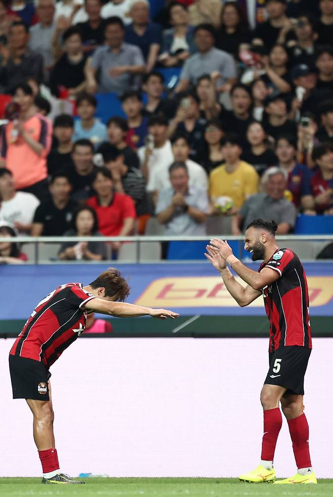 31일 서울월드컵경기장에서 열린 FC바르셀로나 2025 아시아투어 에디션 FC서울과 FC바르셀로나의 경기. FC서울 야잔이 동점골 후 세리머니를 하고 있다. 사진=연합뉴스