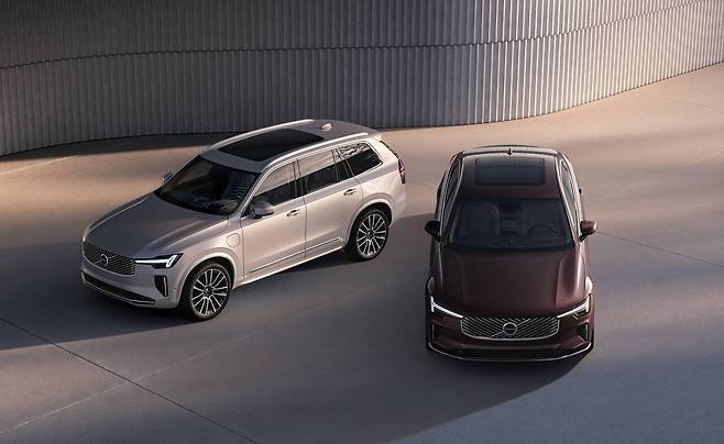 볼보자동차 플래그십 모델인 XC90과 S90