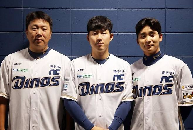 지난 27일 KIA와의 3대3 트레이드로 NC로 이적한 이우성(왼쪽)과 최원준(가운데)