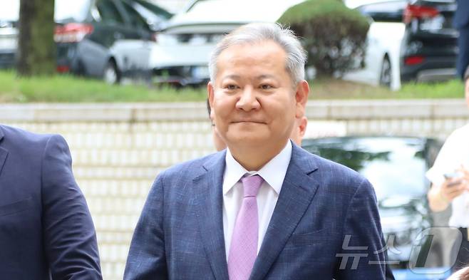 이상민 전 행정안전부 장관이 31일 오후 서울 서초구 서울중앙지방법원에서 열릴 구속 전 피의자 심문에 출석하고 있다. 이 전 장관은 12·3 비상계엄 당시 '언론사 단전·단수'를 지시한 의혹을 받고 있다. 2025.7.31/뉴스1 ⓒ News1 송송이 기자