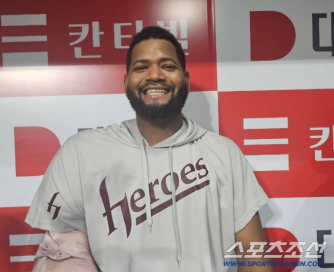 인터뷰에 임한 키움 알칸타라. 김영록 기자