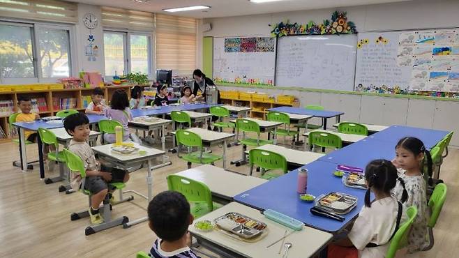 전남도교육청은 여름방학 중 진행하는 '행복도시락' 사업에 대한 현장 점검을 실시했다. 전남도교육청 제공
