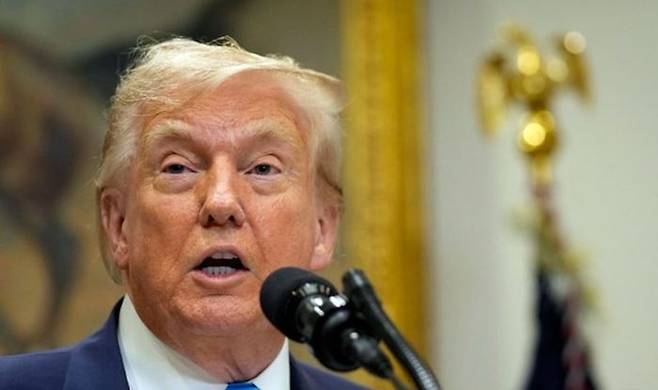 도널드 트럼프 미국 대통령이 지난 30일 미 워싱턴DC 백악관 루즈벨트룸에서 연설하고 있다. ⓒ AP/뉴시스