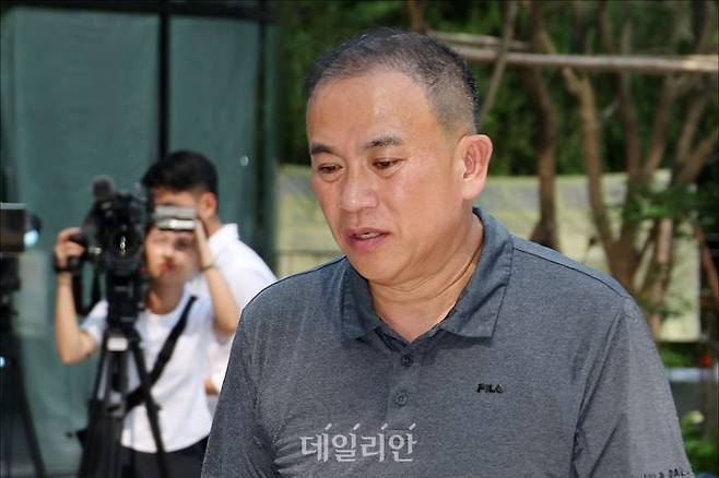 공천개입과 여론조사 조작 등의 혐의를 받고 있는 '정치 브로커' 명태균씨가 1일 오전 서울 종로구 김건희 특검팀 사무실(민중기 특별검사)로 이틀째 소환조사에 출석하고 있다. ⓒ연합뉴스