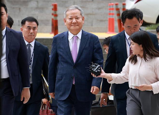 내란중요임무종사, 직권남용 권리행사방해, 위증 혐의를 받는 이상민 전 행정안전부 장관이 31일 오후 서울 서초구 서울중앙지방법원에서 열린 구속 전 피의자 심문(영장실질심사)에 출석하고 있다. 2025.07.31 뉴시스