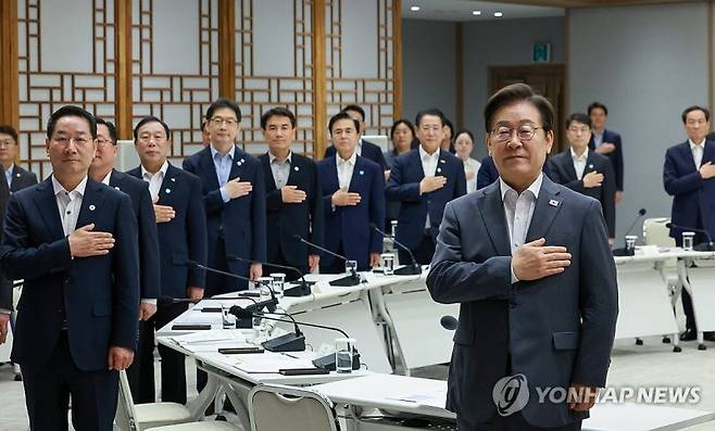 김진태 강원도지사가 1일 이재명 대통령이 주관한 전국 시도지사 간담회에 참석해 강원지역 현안을 설명하며 정부 지원을 요청했다. 연합뉴스