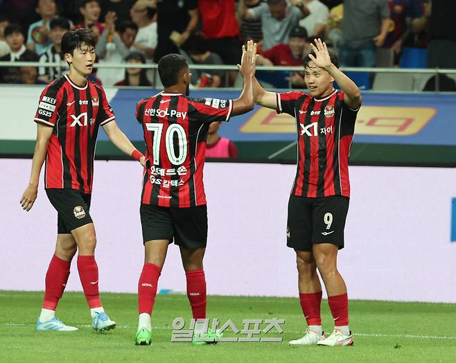 2025 FC바르셀로나 아시아투어 FC서울 친선경기가 31일 오후 서울월드컵경기장에서 열렸다. 서울 조영욱이 골을 성공시키고 기뻐하고 있다. 상암=정시종 기자 capa@edaily.co.kr /2025.07.31.