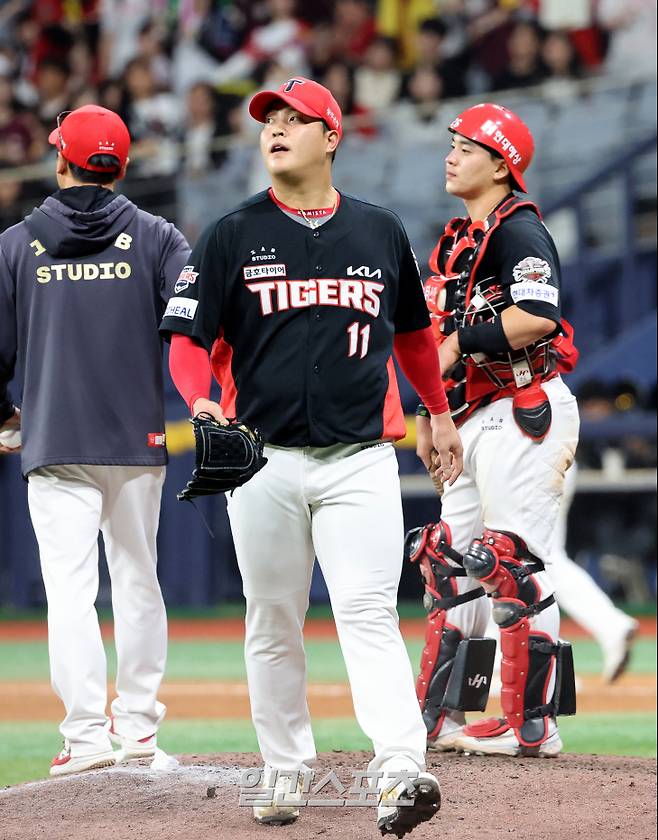 2025 KB0리그 프로야구 키움 히어로즈와 KIA 타이거즈의 경기가 7일 오후 서울 고척스카이돔에서 열렸다. 8회말 조상우가 2사 2루에서 이용규를 볼넷으로 내보내고 강판되고 있다. 고척=김민규 기자&nbsp; /2025.05.07/
