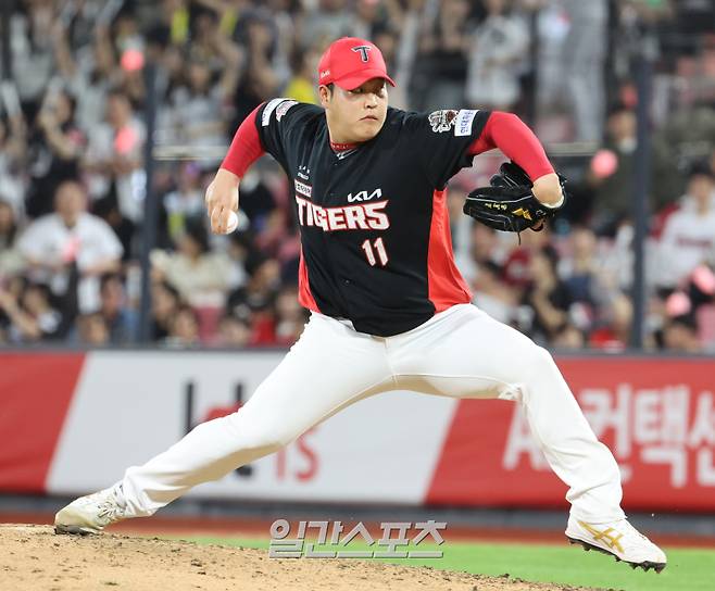 22일 오후 수원 KT위즈파크에서 열린 2025 프로야구 KIA와 KT 경기. KIA 투수 조상우가 8회 등판, 역투하고 있다. 수원=정시종 기자 capa@edaily.co.kr /2025.05.22.