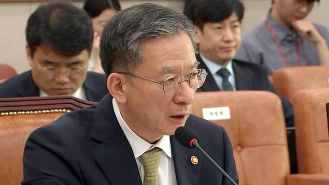 의원 질의에 답하는 정성호 법무부 장관