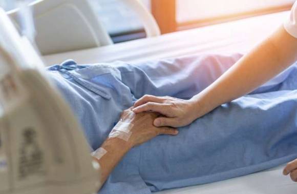 가게 사장은 손님들을 위해 병을 숨기고 로또에 당첨됐다는 말을 했다. 사진은 본 기사 내용과 무관. [사진=UF Health]