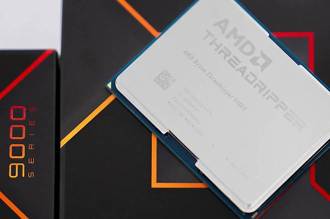 AMD 라이젠 스레드리퍼 9000 시리즈, 사진상 제품은 9980X / 출처=IT동아