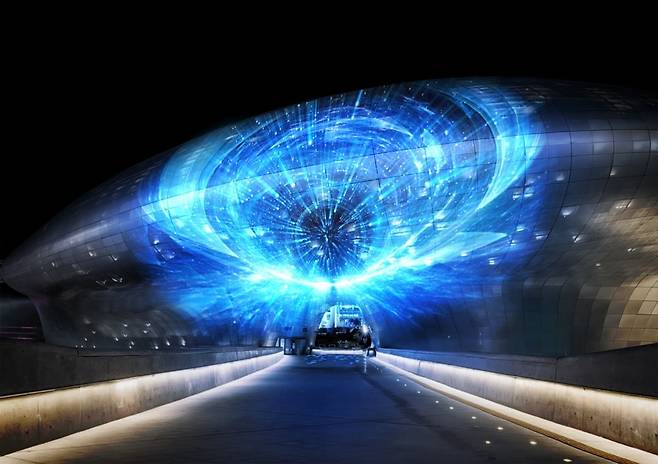 미래로 상부에서 상영되는 'Into the Waves of Light'. /서울디자인재단