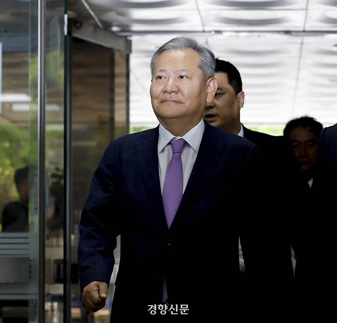 12·3 내란특검으로부터 내란 주요임무 종사 및 직권남용 권리행사 방해, 위증 등 혐의로 구속영장이 청구된 이상민 전 행정안전부 장관이 31일 서울중앙지법 구속 전 피의자 심문(영장실질심사)에 출석하고 있다. 문재원 기자