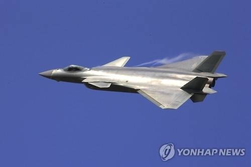 에어쇼 차이나에서 공개된 중국의 J-20 스텔스기. AP연합