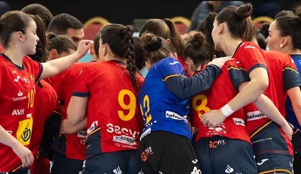 사진 유럽 여자 17세 핸드볼선수권대회 스페인 선수들, 사진 출처=스페인 핸드볼협회