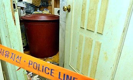 2014년 8월 7일 경찰이 현장검증을 위해 이씨 자택에 가져다 놓은 고무통./사진=뉴시스