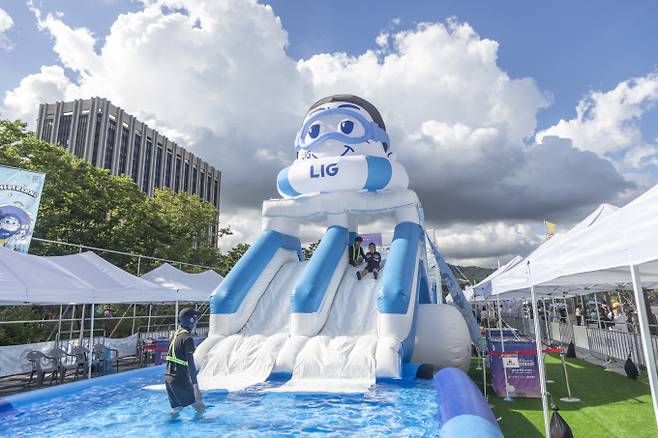 LIG가 서울 광화문 광장에서 열린 '2025 서울썸머비치: 광복에 풍덩 빠지다'에 참여한다. /사진=LIG넥스원