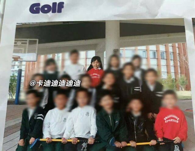 영서 초등학교 재학 시절 사진./온라인 커뮤니티