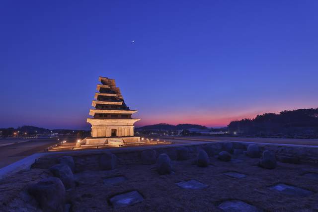 전북 익산 미륵사지의 야경. 연합뉴스