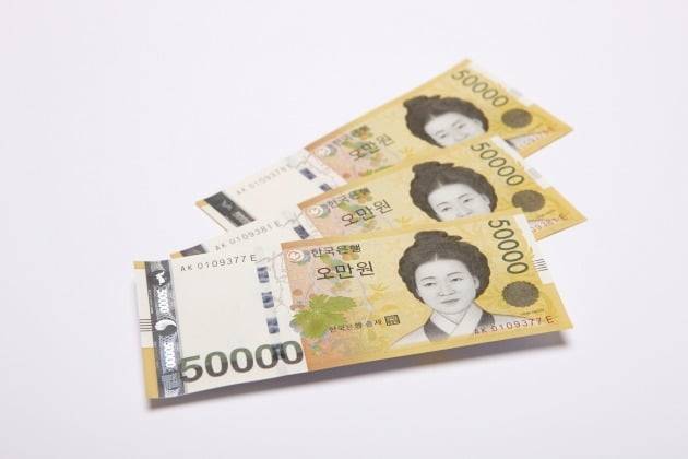 소비자가 굳이 오프라인 매장을 찾을 이유를 만들어야만 생존이 가능해지는 시대다. 게티이미지