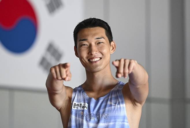 한국 육상 남자 높이뛰기 국가대표 우상혁이 지난 28일 충북 진천 국가대표선수촌에서 진행한 서울신문과의 인터뷰에서 8월 유럽원정(독일·폴란드·스위스)에 오르는 각오를 밝히면서 연속 우승 행진을 향한 자신감을 내비쳤다. 진천 이지훈 기자