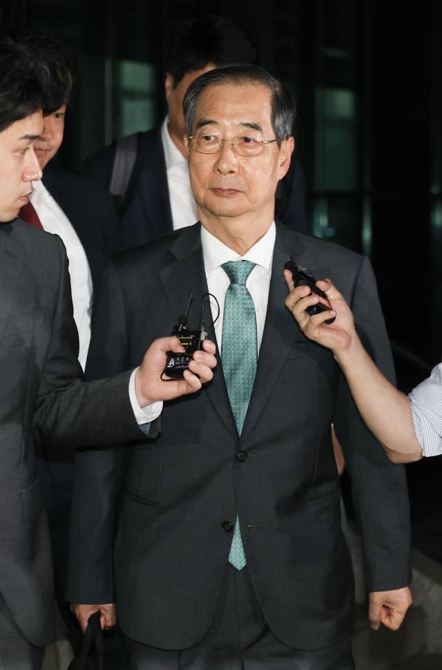 한덕수 전 국무총리가 7월 2일 서울 서초구 서울고검에서 내란특검 조사를 받은 뒤 청사를 떠나고 있다. 연합뉴스