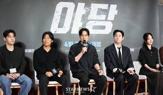 배우 강하늘(왼쪽부터)과 유해진, 박해준, 류경수, 채원빈 2025.4.15/뉴스1  Copyright (C) 뉴스1. All rights reserved. 무단 전재 및 재배포,  AI학습 이용 금지. /사진=(서울=뉴스1) 권현진 기자