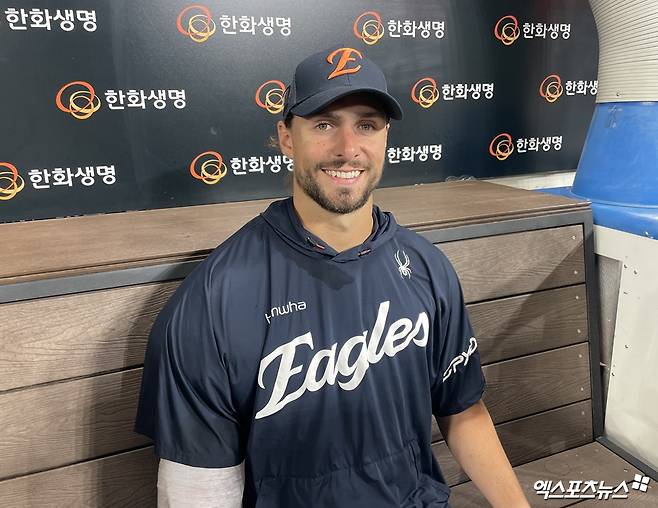 한화 이글스 라이언 와이스가 31일 대전 삼성 라이온즈전에 선발 등판해 호투한 뒤 기념촬영하고 있다. 엑스포츠뉴스 대전, 최원영 기자