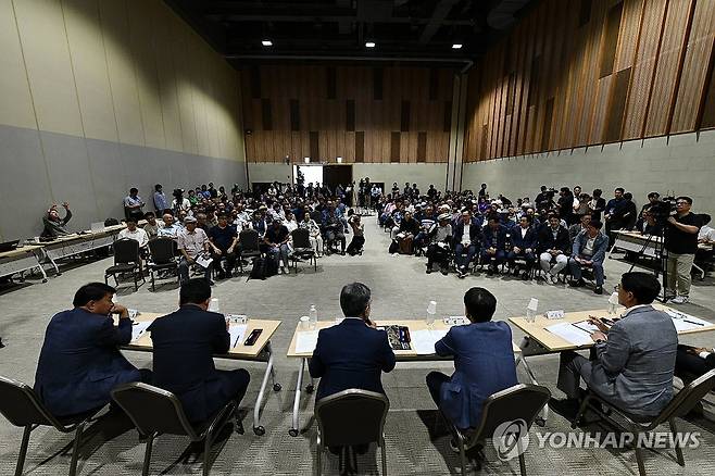 국가유산청, 지역경제 활성화 방안 논의 타운홀미팅 개최 (서울=연합뉴스) 1일 울산 울주군 울산전시컨벤션센터에서 유네스코 세계유산에 등재된 반구천의 암각화를 통한 지역경제 활성화 방안을 논의하기 위한 타운홀미팅이 열리고 있다. 2025.8.1 [국가유산청 제공. 재판매 및 DB 금지] photo@yna.co.kr