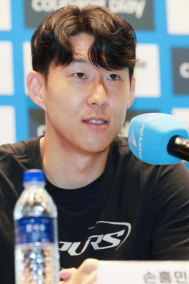 쿠팡플레이 시리즈 기자회견에서 답하는 손흥민.(사진=연합뉴스)