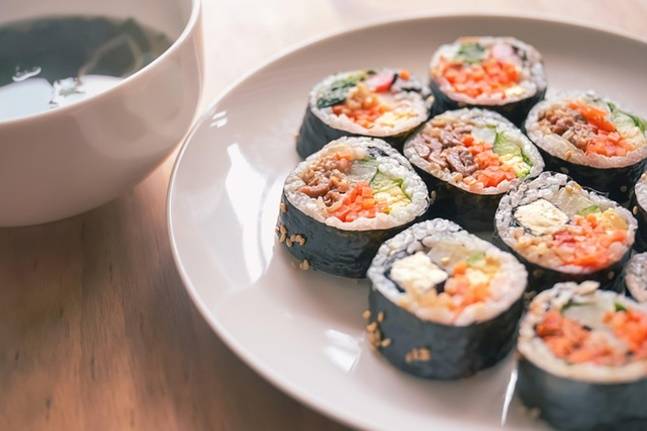 김밥에 밥 대신 계란, 야채를 많이 넣어 먹으면 다이어트 식단으로 훌륭하다. [사진=픽사베이]