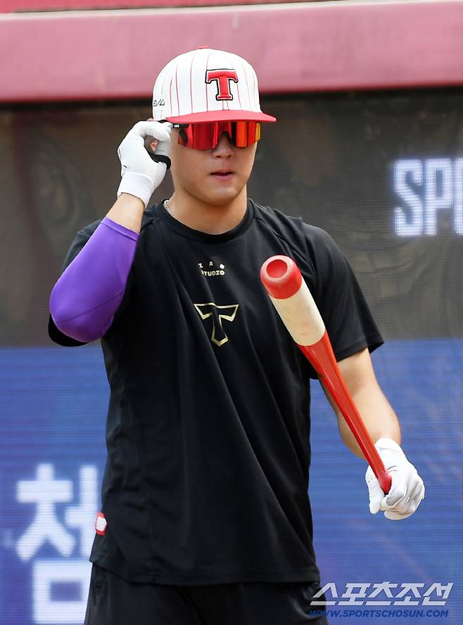 건강한 모습으로 1군에 복귀한 김도영이 구슬땀을 흘려가며 타격 훈련을 소화했다.