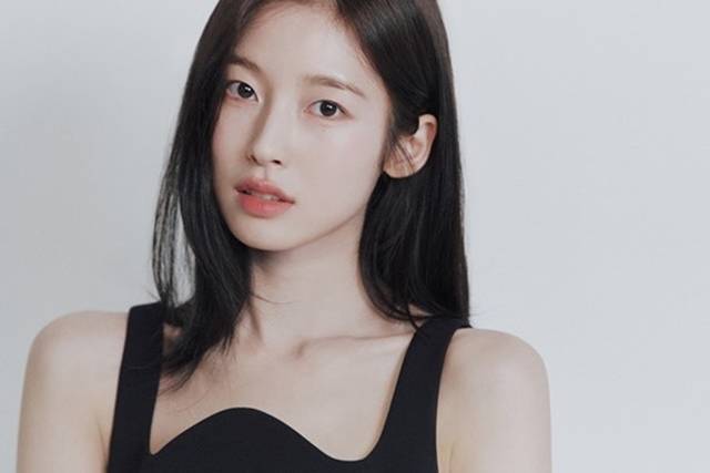 그룹 오마이걸 멤버이자 배우 아린이 최근 <더팩트>와 만나 웨이브 오리지널 시리즈 'S라인' 공개 기념 인터뷰를 진행했다. /ATRP