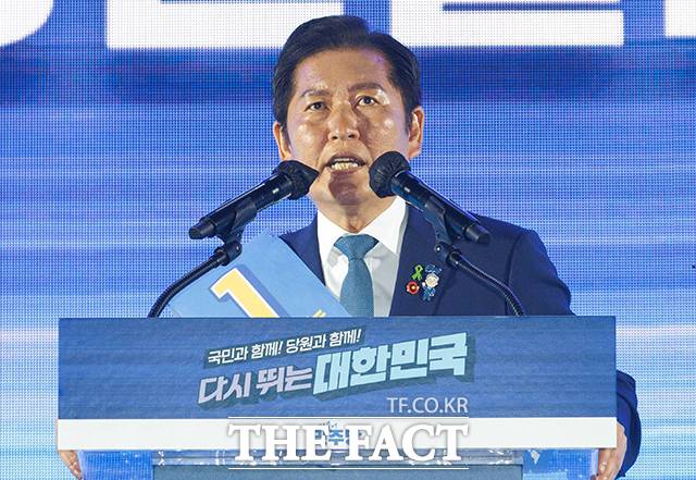 2일 오후 경기 고양시 킨텍스에서 열린 제2차 더불어민주당 임시전국당원대회에서 정청래 후보가 당대표로 당선됐다. /고양=배정한 기자