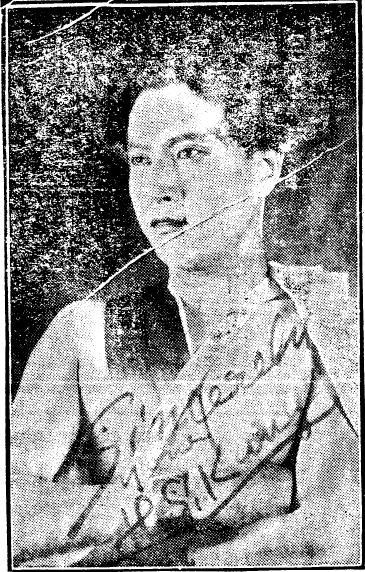 강홍식은 1930년대 중반 '처녀총각' '조선타령' 등 신민요가수로 이름을 날린 스타가수 이자 영화, 연극 배우였다. 1927년 심훈이 연출한 영화 '먼동이 틀때' 주연으로 출연할 당시 사진이다. 영문 이니셜을 사진에 썼다. 조선일보 1927년 8월14일자