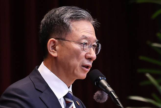 정성호 법무부 장관이 1일 경기 과천 정부과천청사 법무부에서 열린 2025 하반기 신임 검사 임관식에서 인사말을 하고 있다. /뉴스1