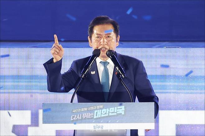 정청래 더불어민주당 신임 당대표가 2일 오후 경기도 고양시 킨텍스 제2전시장에서 열린 민주당 당대표 및 최고위원 선출을 위한 제2차 임시전당대회에서 당대표 수락 연설을 하고 있다. ⓒ데일리안 홍금표 기자