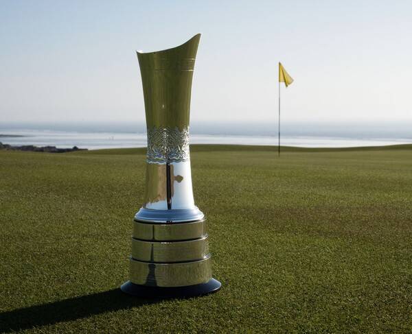 고진영, 전인지, 김효주, 최혜진, 윤이나, 유해란, 김세영, 김아림, 방신실, 양희영, 이소미, 임진희 프로, 이민지, 리디아 고, 넬리 코다 등이 출전한 2025년 미국여자프로골프(LPGA) 투어 메이저 골프대회 AIG여자오픈 우승 트로피와 코스 전경이다. 사진제공=R&A/R&A via Getty Images