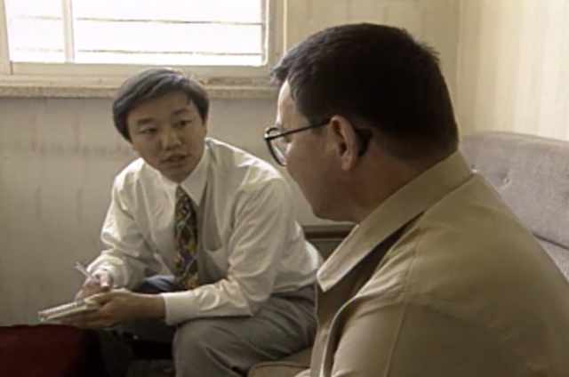 1995년 경북 청송 제1보호감호소에 수감 중이던 최바오로씨가 검정고시에서 전국 수석을 차지한 뒤 KBS와 인터뷰를 하고 있다. 1995년 6월 5일 KBS 9시 뉴스 방송 화면 캡처
