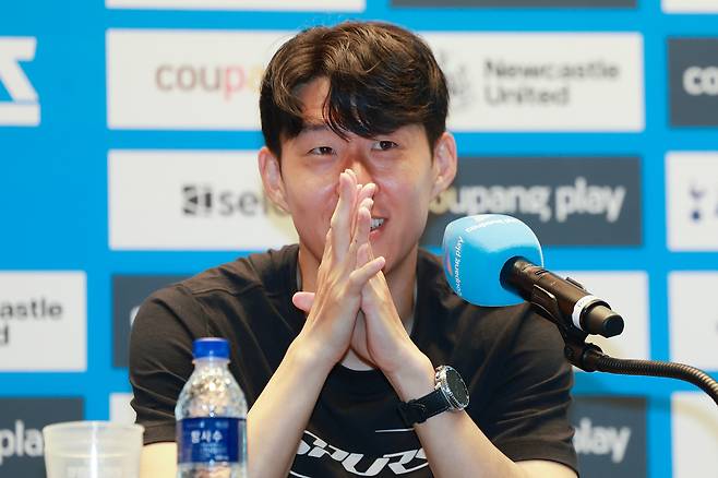 토트넘 손흥민이 2일 서울 IFC 더포럼에서 열린 2025 쿠팡플레이 시리즈 기자회견에 참석해 있다.   이날 손흥민은 기자회견에 앞서 별도의 발언을 통해 "올여름 팀을 떠나기로 결정했다"고 발표했다. [연합뉴스]