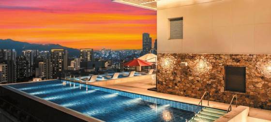 An infinity pool at Gaepo Xi Presidence in Gangnam, southern Seoul [GS E&C]