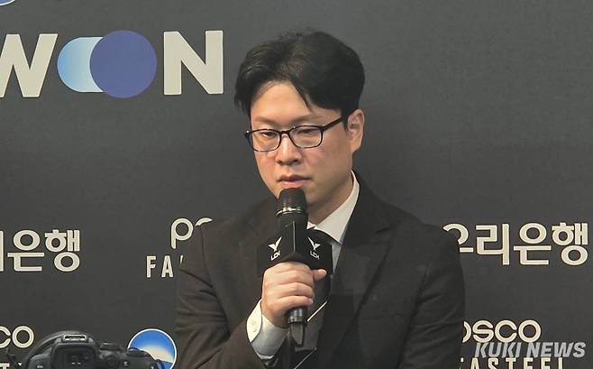 김상수 DRX 감독이 2일 오후 5시 서울 종로구 롤파크 LCK 아레나에서 열린 ‘2025 LCK’ 정규시즌 라이즈 그룹 3라운드 BNK 피어엑스와 경기가 끝난 뒤 기자회견에 임하고 있다. 김영건 기자