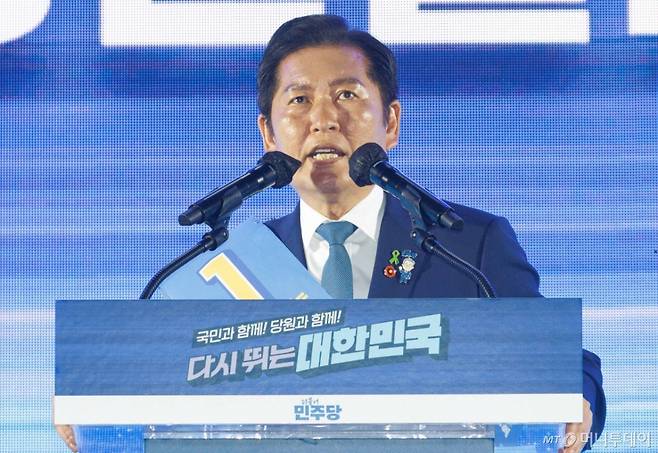 (고양=뉴스1) 유승관 기자 = 정청래 더불어민주당 당대표 후보가 2일 경기 고양시 킨텍스에서 열린 제2차 임시전국당원대회에서 정견 발표를 하고 있다. (공동취재) 2025.8.2/뉴스1  Copyright (C) 뉴스1. All rights reserved. 무단 전재 및 재배포,  AI학습 이용 금지. /사진=(고양=뉴스1) 유승관 기자