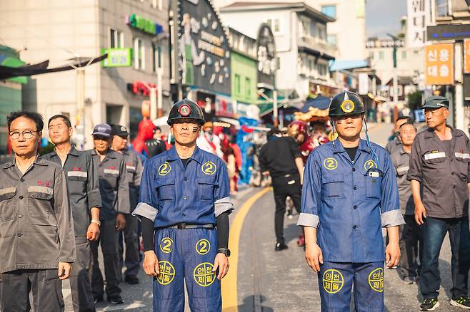 지난해 석탄문화제, 거리 퍼레이드. 한국 산업의 밀알을 목숨 걸고 채굴해 공급한 광부들의 모습이 국군 못지않게 늠름하다.