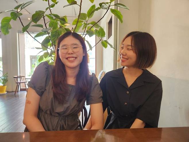 [서울=뉴시스] 유튜브 채널 '아보피치'를 운영 중인 자매 오정현(28)씨와 오지현(25)씨. 2025. 8. 2.  *재판매 및 DB 금지