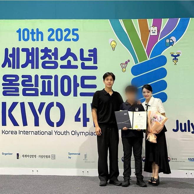 [서울=뉴시스] 손준호(왼쪽부터), 손주안 군, 김소현.  (사진=김소현 인스타그램 캡처) 2025.08.03. photo@newsis.com *재판매 및 DB 금지